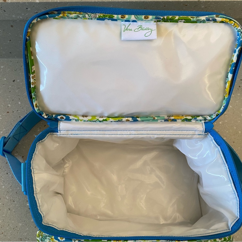 Vera Bradley insulated cooler and umbrella - Picture 2 of 3